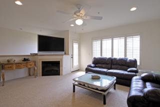 711 Diamond St, San Diego CA  92109-2447 exterior