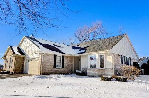 5339 Cambridge Ln, Milwaukee WI 53221-3237 exterior