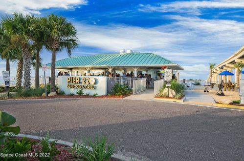 3949 Rolling Hill Dr, Titusville FL  32796-1107 exterior