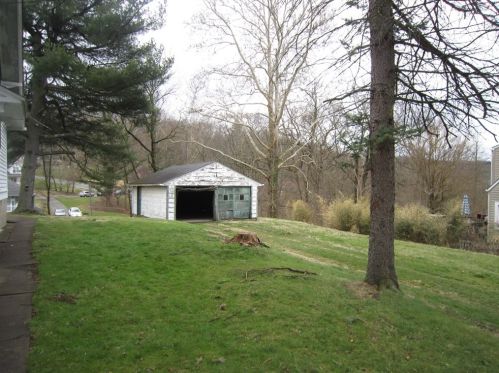 364 Spring St, New Kensington, PA 15068-5828
