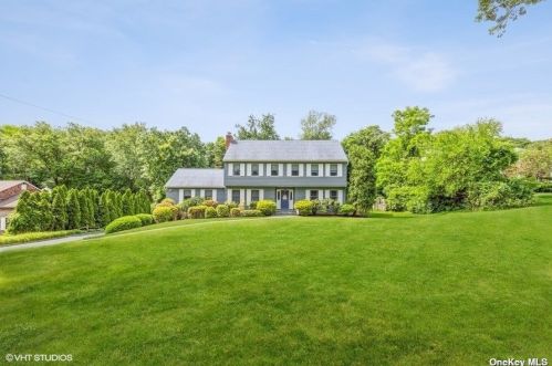 50 Breeze Hill Rd, Northport, NY 11768-1324