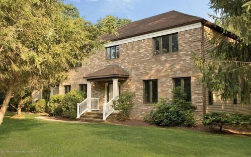 4 Apple Grove Dr, Holmdel Village, NJ 07733-1219