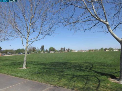 1337 Yosemite Cir, Oakley CA  94561-5205 exterior