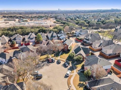 302 Pecos Trl, Irving TX 75063-4543 exterior