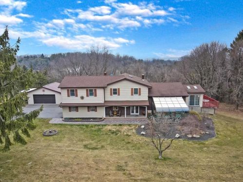 35 Albie Ln, Easton, PA 18042-9513