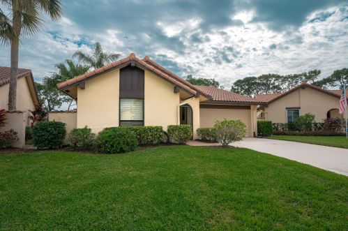 2564 Bobalink Cir, Palm City, FL 34990-2647