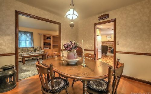 22 Harvest Ln, Milford CT  06461-1705 exterior