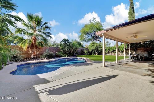 7148 Crest Ln, Glendale, AZ 85310-5611