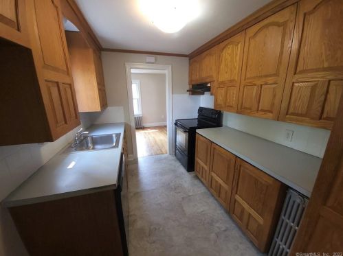 49 Norman St, Manchester CT  06040-6113 exterior