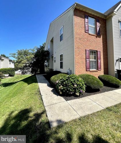 398 Hamilton Dr, Harleysville, PA 19438-2151
