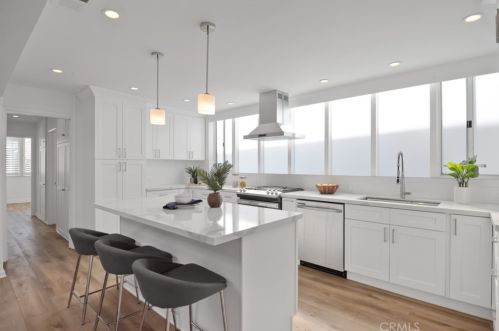 317 8th St, Manhattan Beach CA  90266-5629 exterior