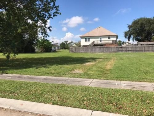 1915 Karl St, Arabi, LA 70032-1720