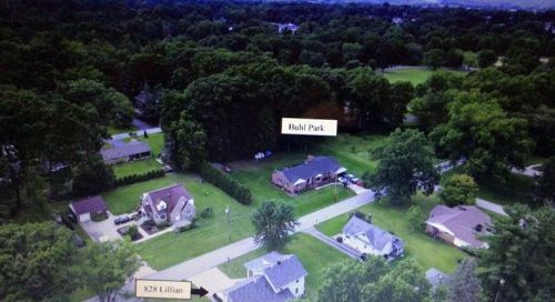 828 Lillian Dr, Hermitage, PA 16148-1527