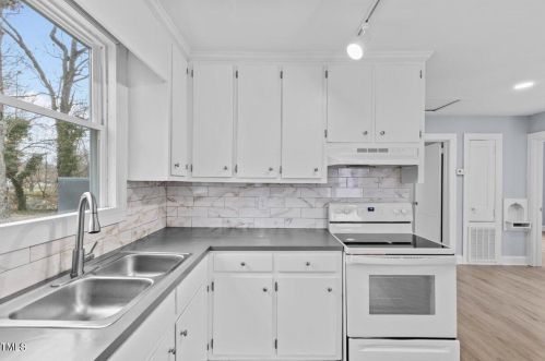 921 Graham St, Burlington NC  27217-6062 exterior