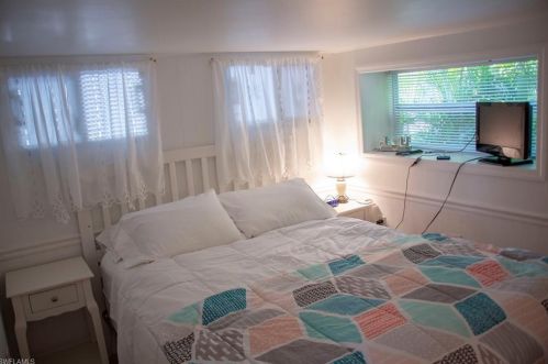 738 Matanzas Ct, Fort Myers Beach FL  33931-2120 exterior