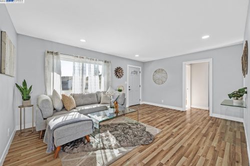 7769 Deervale Ct, Pleasanton CA  94568-1016 exterior