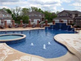 625 Pebblebrook Cir, Manhattan KS  66503-9841 exterior
