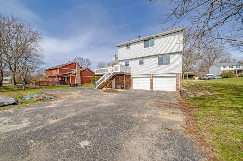 102 Redwood Cir, Latrobe PA  15650-2516 exterior