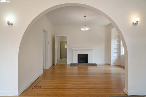 644 55 St, Oakland CA 94609-1601 exterior