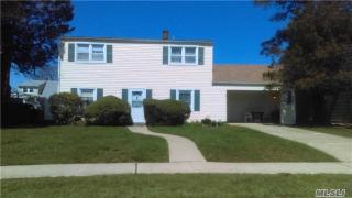 5 Grove Ln, Plainedge, NY 11756-1016