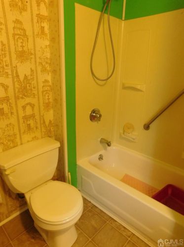 29 Alison Dr, Avenel NJ  07001-1929 exterior