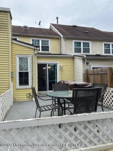 20 Bradford Dr, Old Bridge NJ  08857-3103 exterior