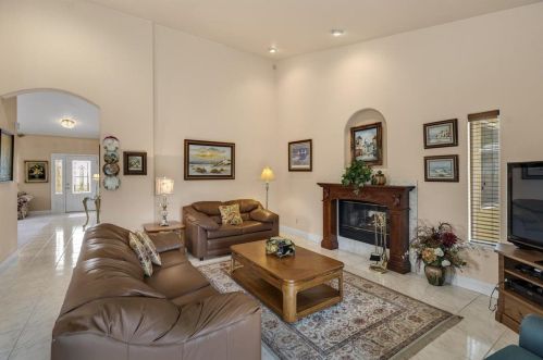 860 Valley Oak Dr, Hollister CA  95023-9155 exterior