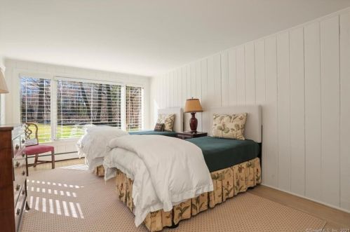 200 Mill Rd, New Canaan CT  06840-4310 exterior