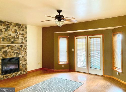 113 Hickory Dr, Primrose, PA 17901-8567