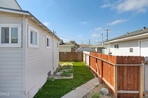 527 Mckinley Ave, Oxnard CA  93030-3661 exterior