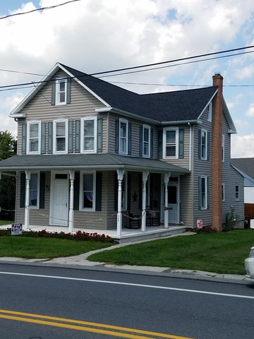 369 Main St, Landisville, PA 17538-1353
