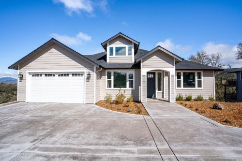 410 Tehuacan Rd, Ukiah, CA 95482-2007