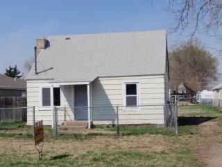 422 Roosevelt St, Junction City KS  66441-2220 exterior
