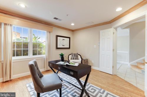 12158 Chancery Sta Cir, Herndon VA 20190-5803 exterior