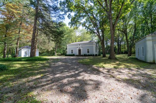 5 Father Peters Ln, New Canaan CT  06840-2215 exterior