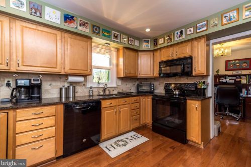 106 Claremont Dr, Lansdale PA 19446-6359 exterior