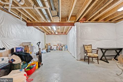 32 Black Forest Ln, Lovettsville VA  20180-8506 exterior