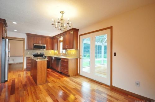 156 Carriage Way, Windsor CT 06095-2008 exterior