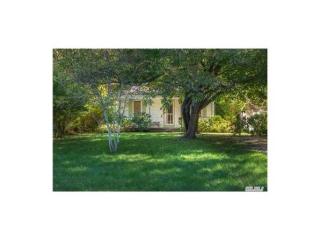 60 Church Ln, Northampton, NY 11901-5506