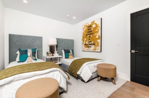 5465 Saloma Ave, Van Nuys CA  91411-3643 exterior