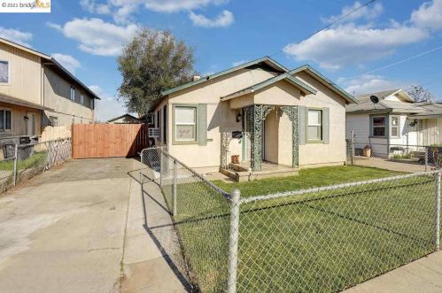 321 3rd Ave, Valley Home, CA 95361-3043