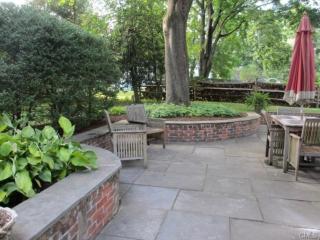 10 Elm St, Tokeneke CT  06820-4210 exterior