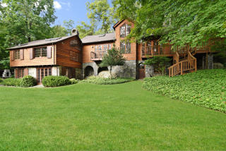 678 Golf Ridge Rd, Kent Lakes, NY 10512-4449