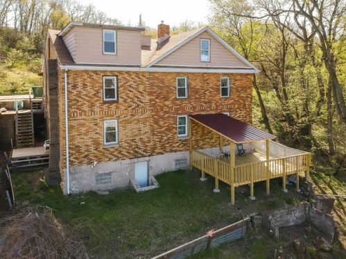 1699 Walnut St, Ambridge, PA 15003-1794