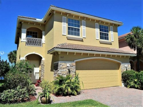 967 Leonardo Cir, Fort Pierce, FL 34986-4351
