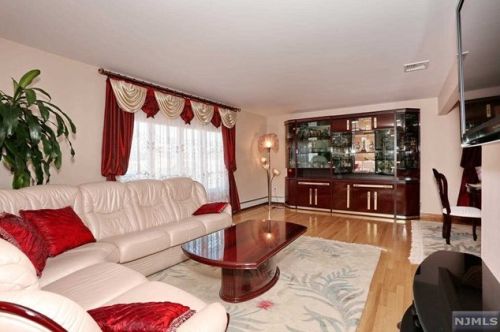 19 Elmhurst St, Elmwood Park NJ  07407-1320 exterior