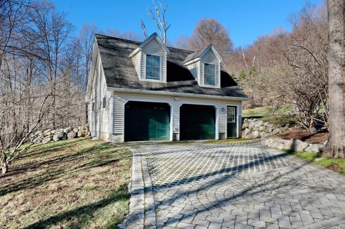 26 Sky Meadow Rd, Airmont, NY 10901-2519