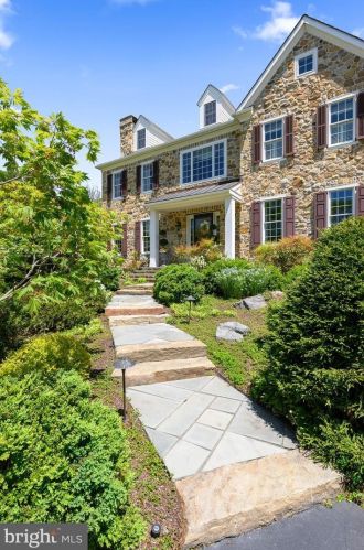 306 Ashview Ln, Wilmington, DE 19807-2170