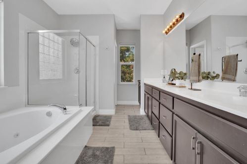 1305 Oak Leaf Cir, Valley Home CA 95361-2769 exterior