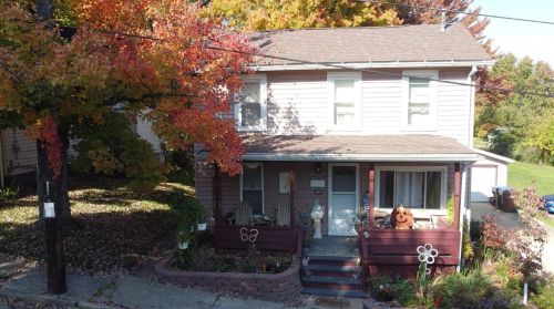 366 Russell St, Hermitage, PA 16146-1451